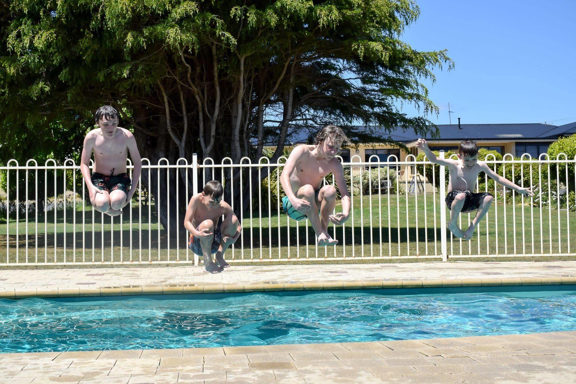 Beachway Motel Ulverstone Dış mekan fotoğraf